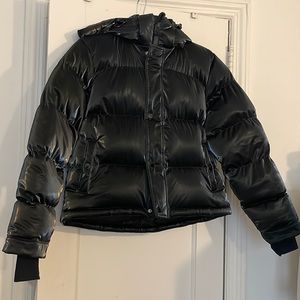 Aritzia The Super Puff Shorty puffer coat